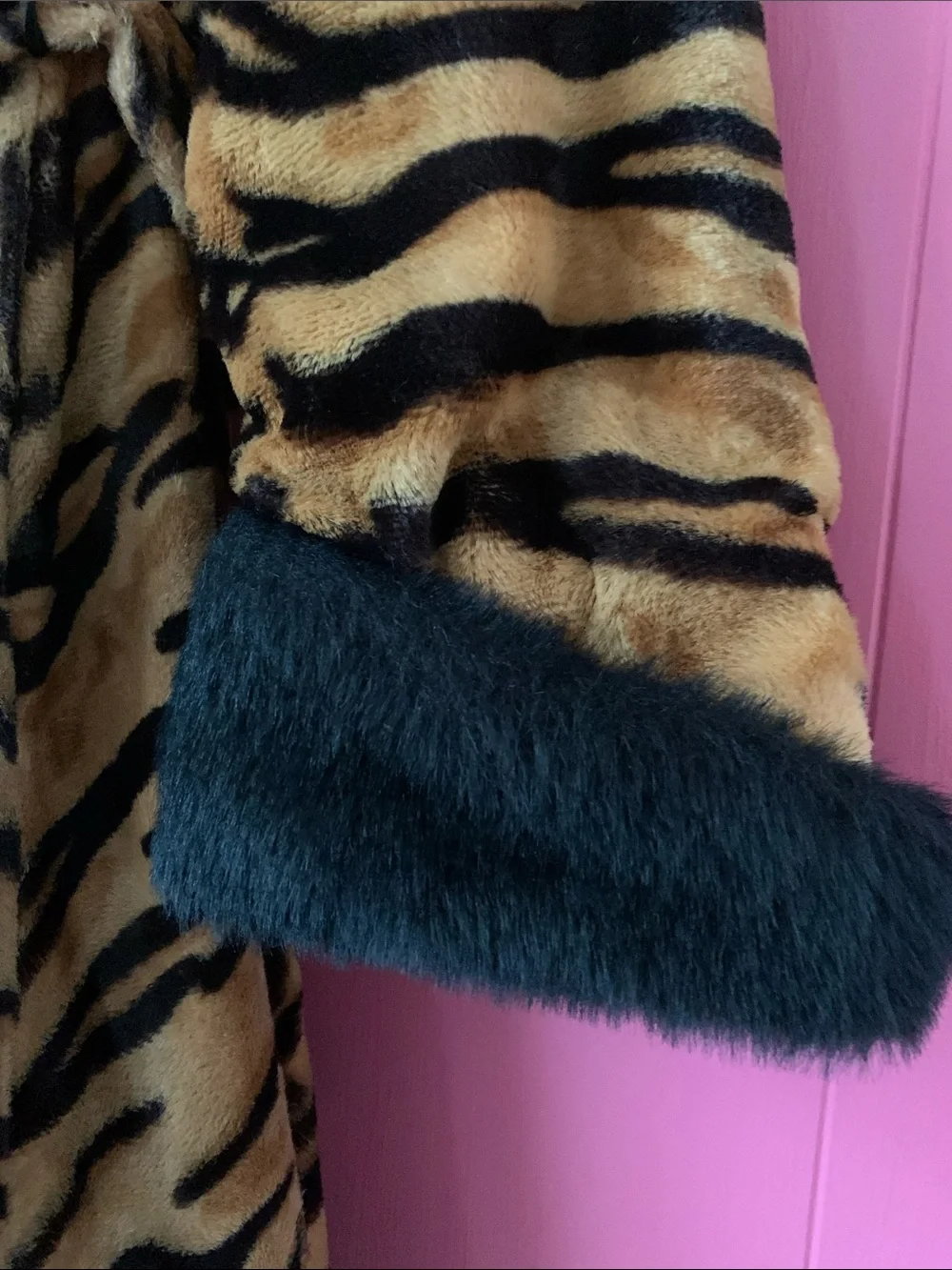Vintage Faux Fur Tiger-Print Trench Coat with Black Faux Fur Trim 1950s - Picture 8 of 16